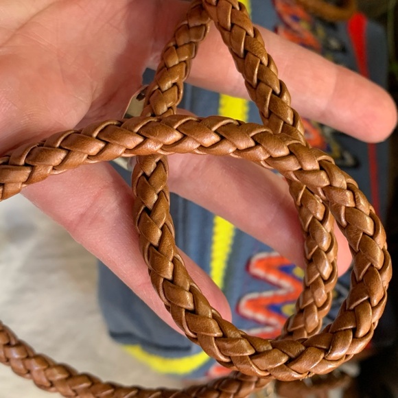 EUC🔥AUTHENTIC TORY BURCH linen/braided leather zip top crossbody with tassels - Picture 8 of 14